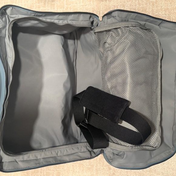 Away Weekender Bag - Picture 4 of 5